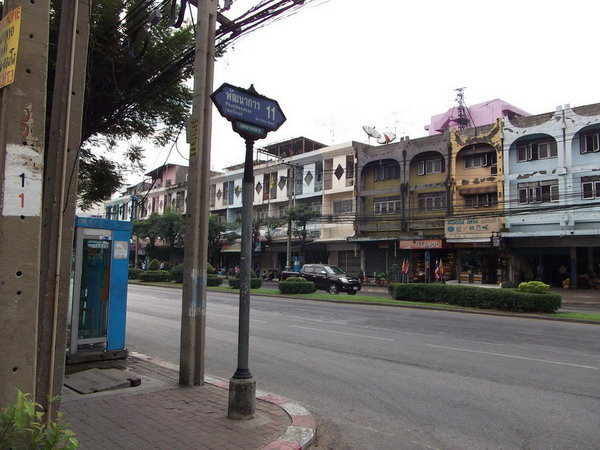 Bangkok's southeast Parwet District is home.