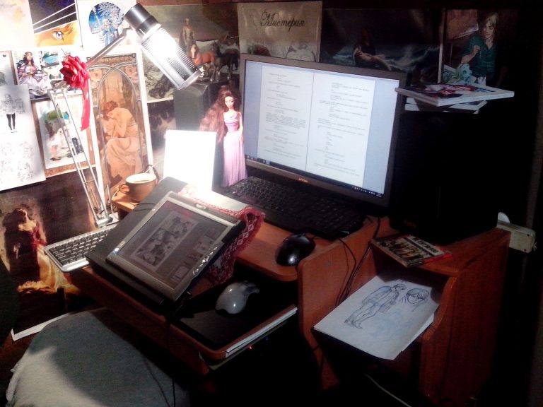 Tablet PC, favorite doll, and a cup of coffee. That’s all Rerekina needs. Tablet PC, favorite doll, and a cup of coffee. That’s all Rerekina needs.