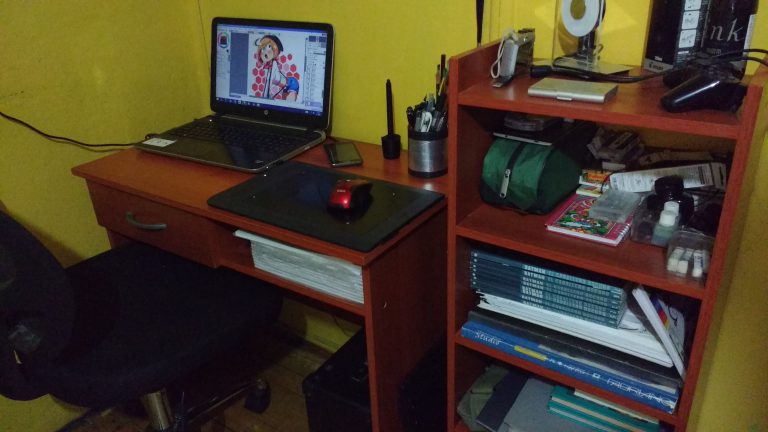 Small workspace means everything is in one place. Small workspace means everything is in one place.