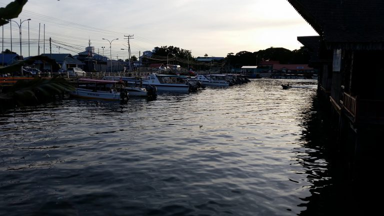 Semporna is a pitstop for tourists and divers before seeing the Malaysian coral reefs. Semporna is a pitstop for tourists and divers before seeing the Malaysian coral reefs.